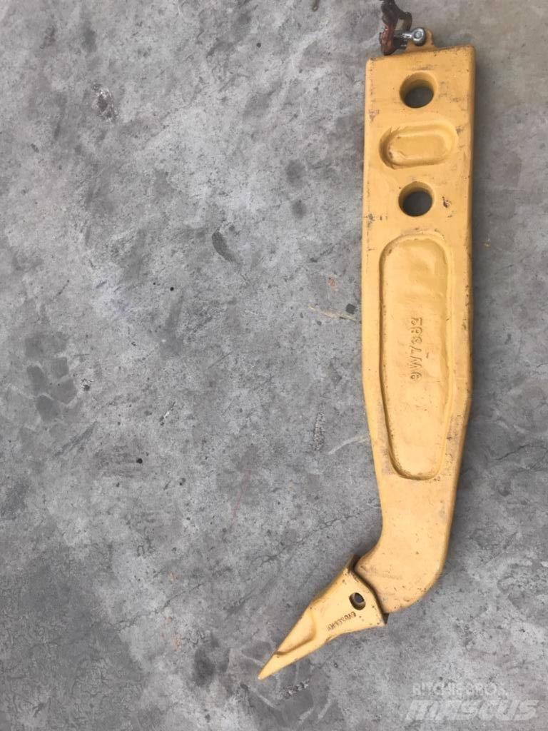 Komatsu D61 Shank Repijät