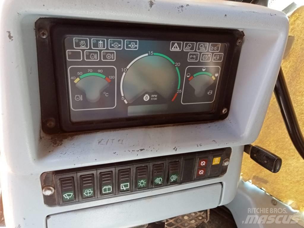 Fiat-Hitachi D 180 Telaketjupuskutraktorit