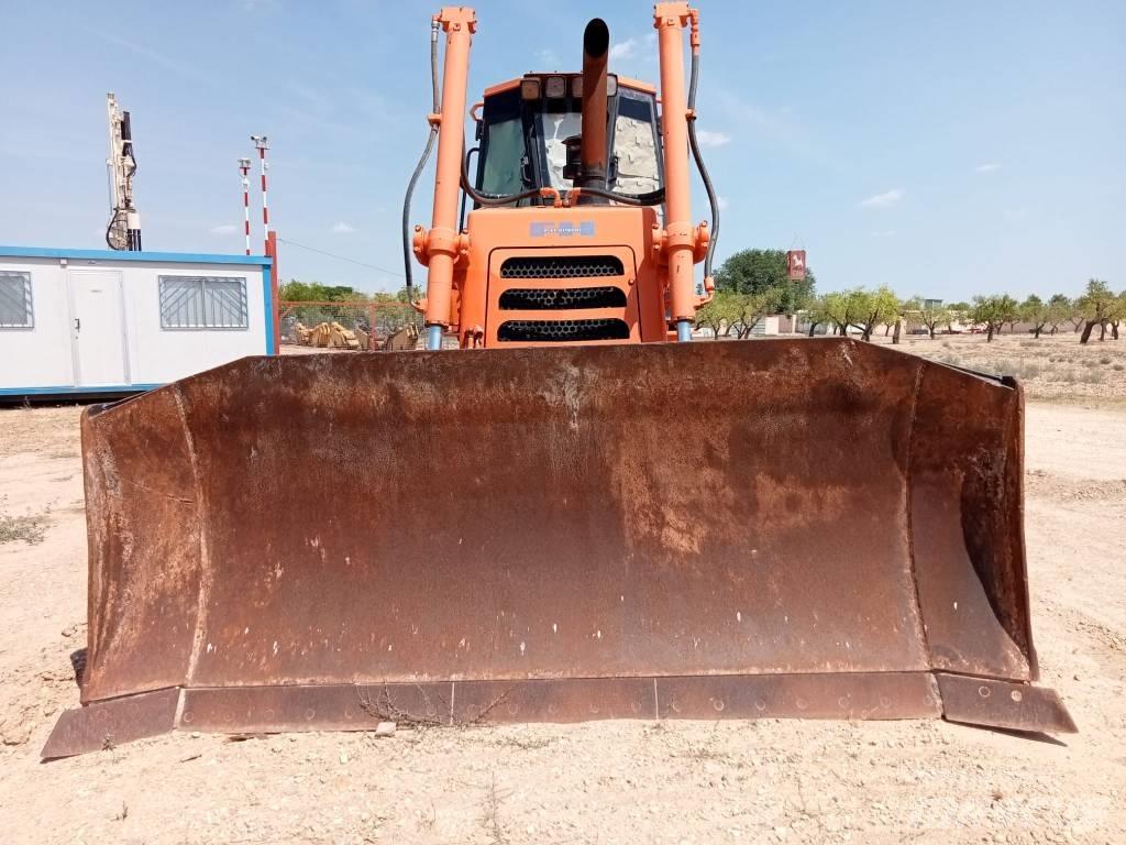 Fiat-Hitachi D 180 Telaketjupuskutraktorit
