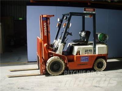 Nissan RJ02A25U Muut haarukkatrukit