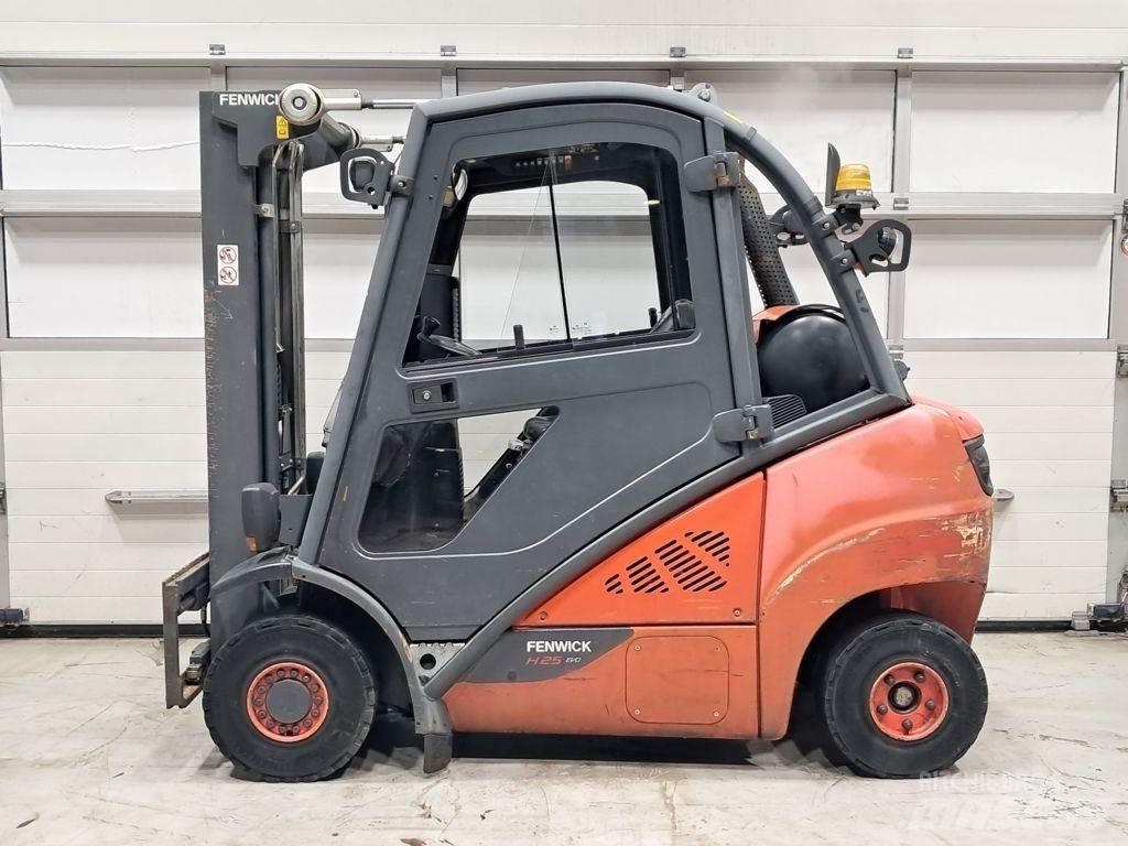 Linde H25T-02 Nestekaasutrukit