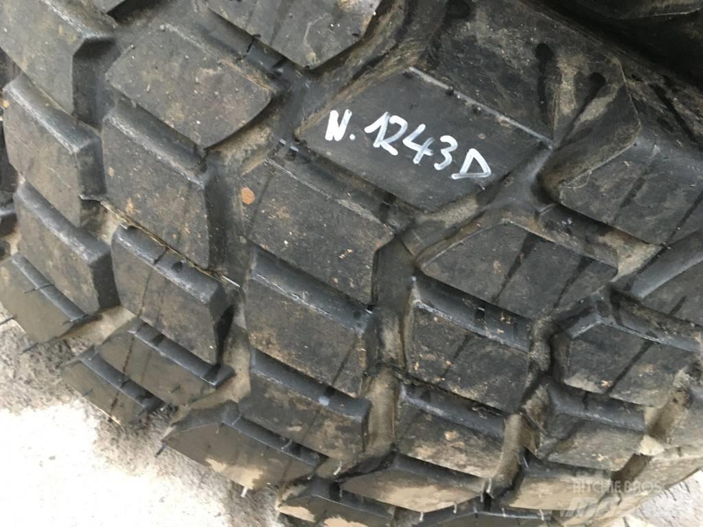  FOR TRAILER 24R23 Renkaat ja vanteet