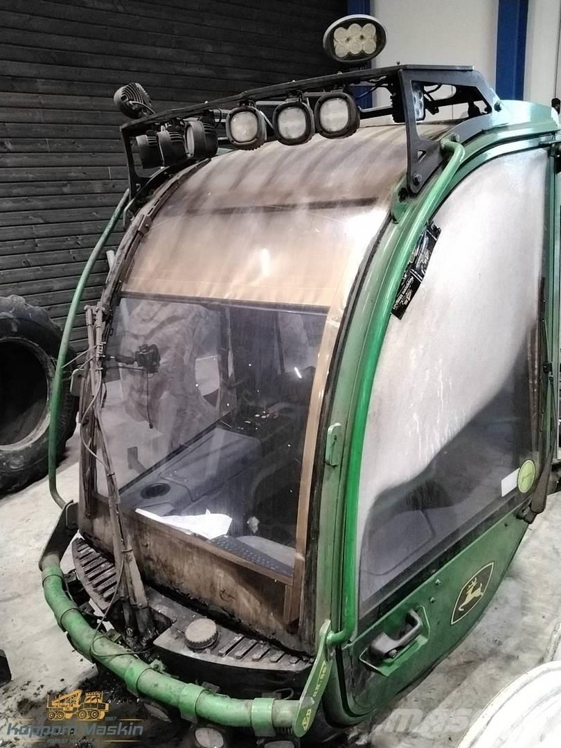 John Deere 1470g Ohjaamo ja sisusta