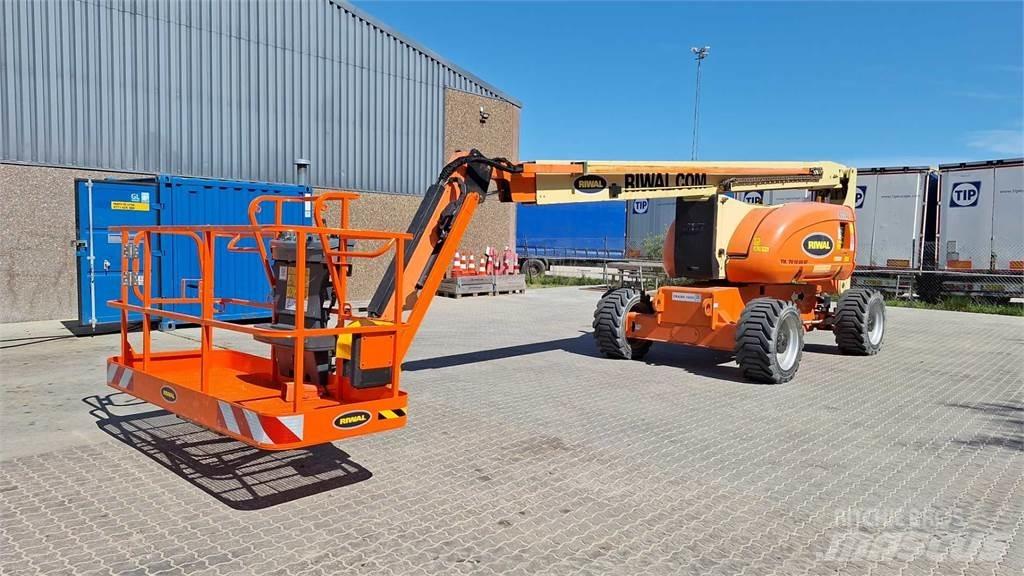 JLG 800AJG Kuukulkijat