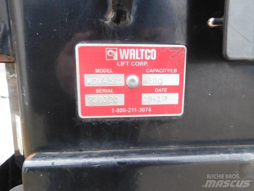 International 4300 Kontti-/tasonostoautot
