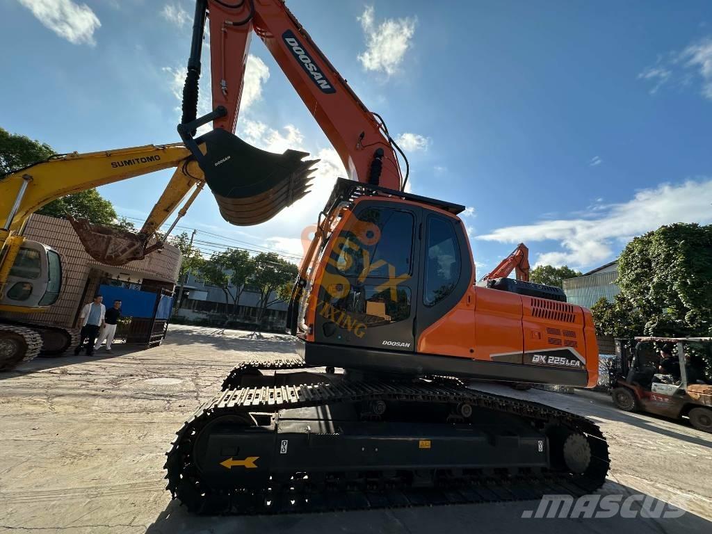 Doosan DX 225 LCA Telakaivukoneet
