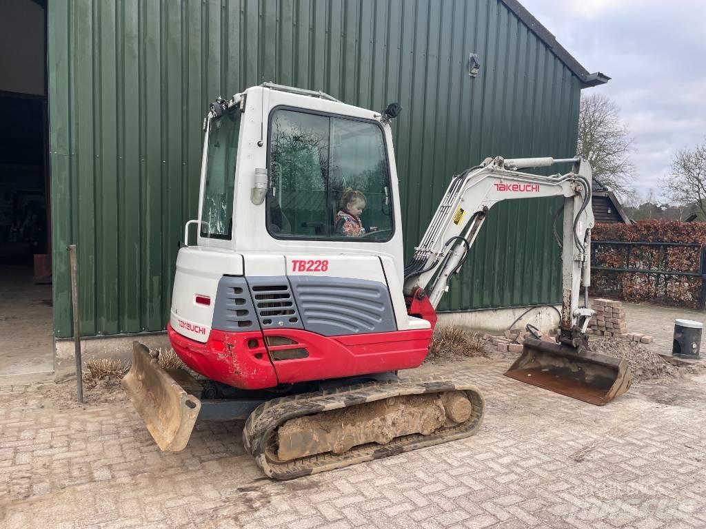 Takeuchi TB 228 Minikaivukoneet < 7t