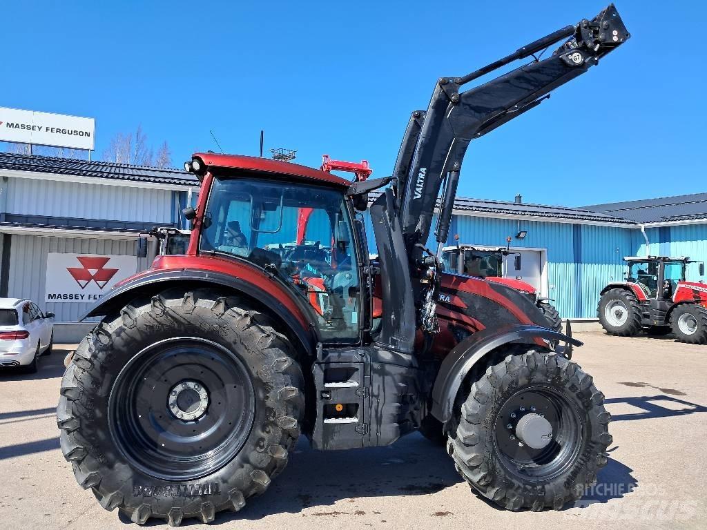 Valtra T215 Versu Traktorit