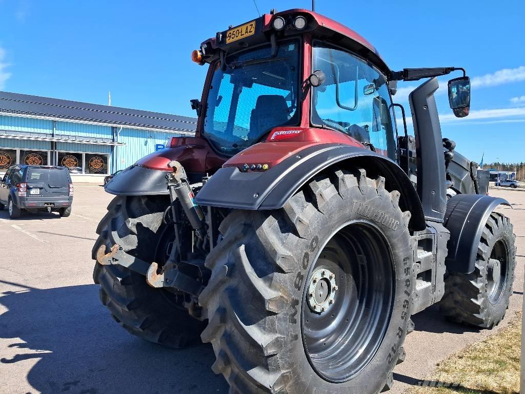 Valtra T215 Versu Traktorit