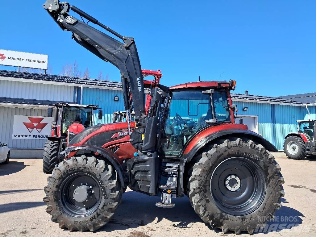 Valtra T215 Versu Traktorit