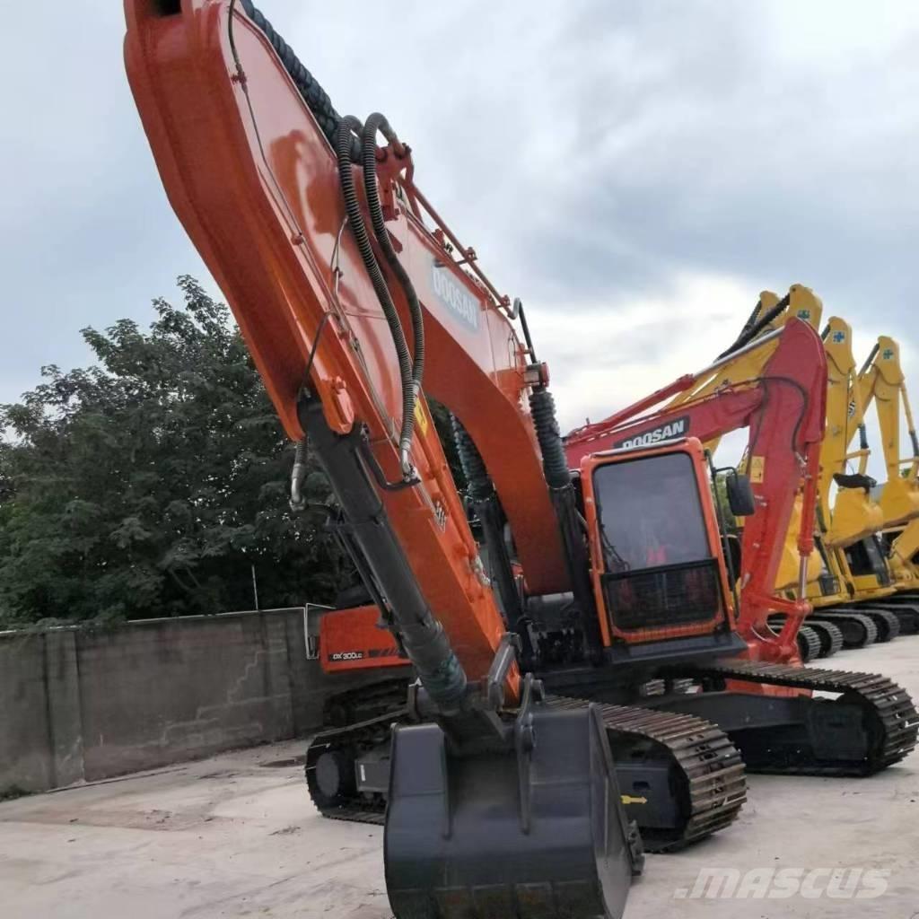 Doosan DX 300 Telakaivukoneet
