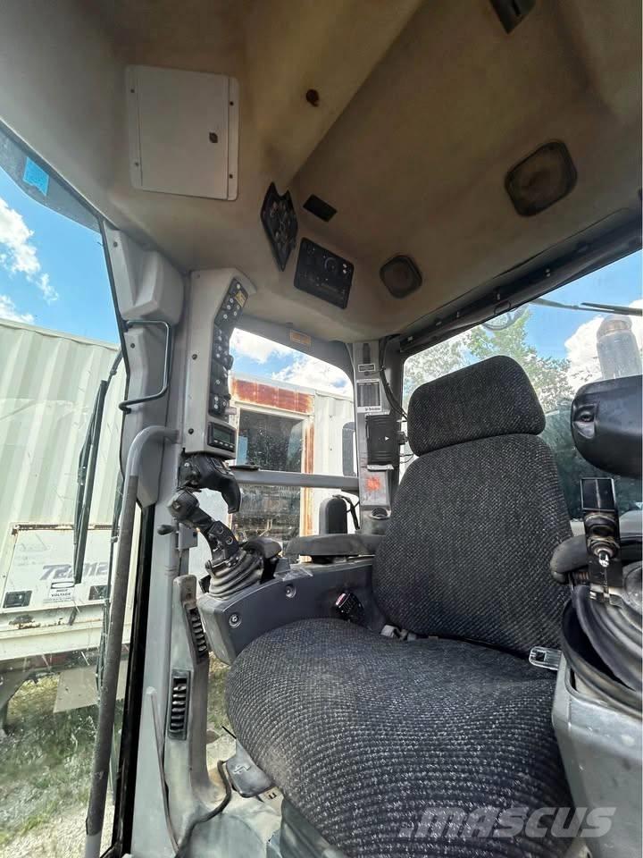 CAT 140 M 2 Tiehöylät