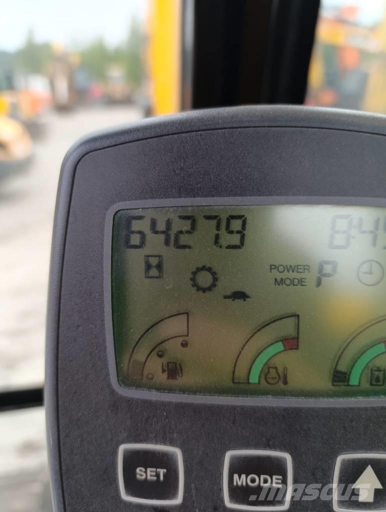 JCB JS 260 LC Telakaivukoneet