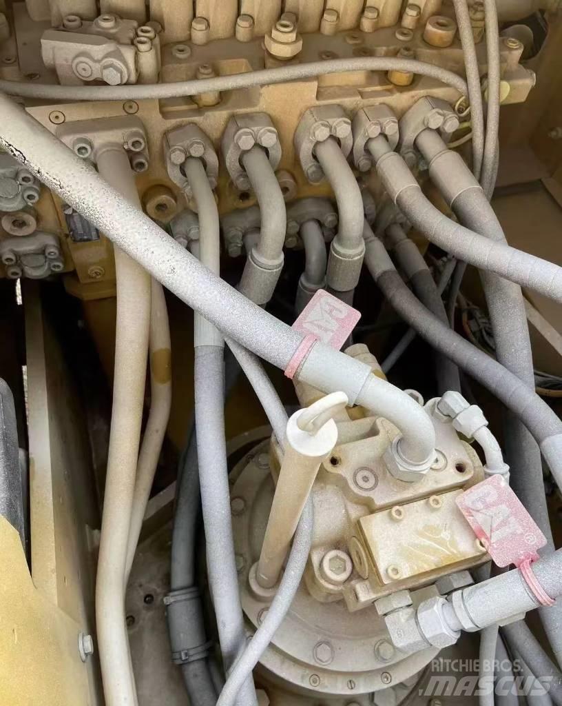 CAT 323 Telakaivukoneet