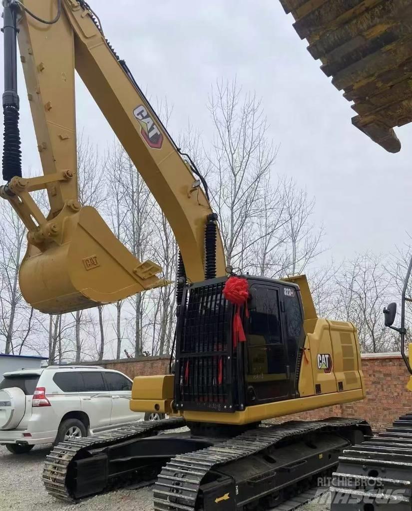 CAT 323 Telakaivukoneet