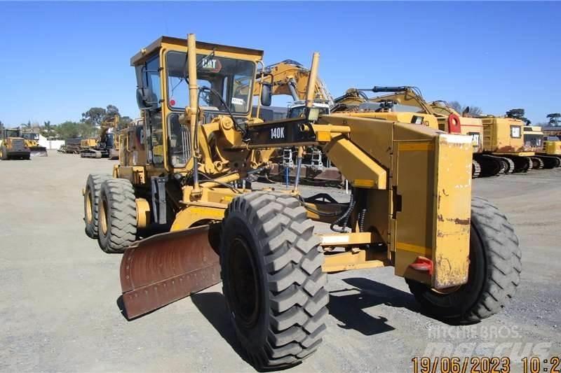 CAT 140K Tiehöylät