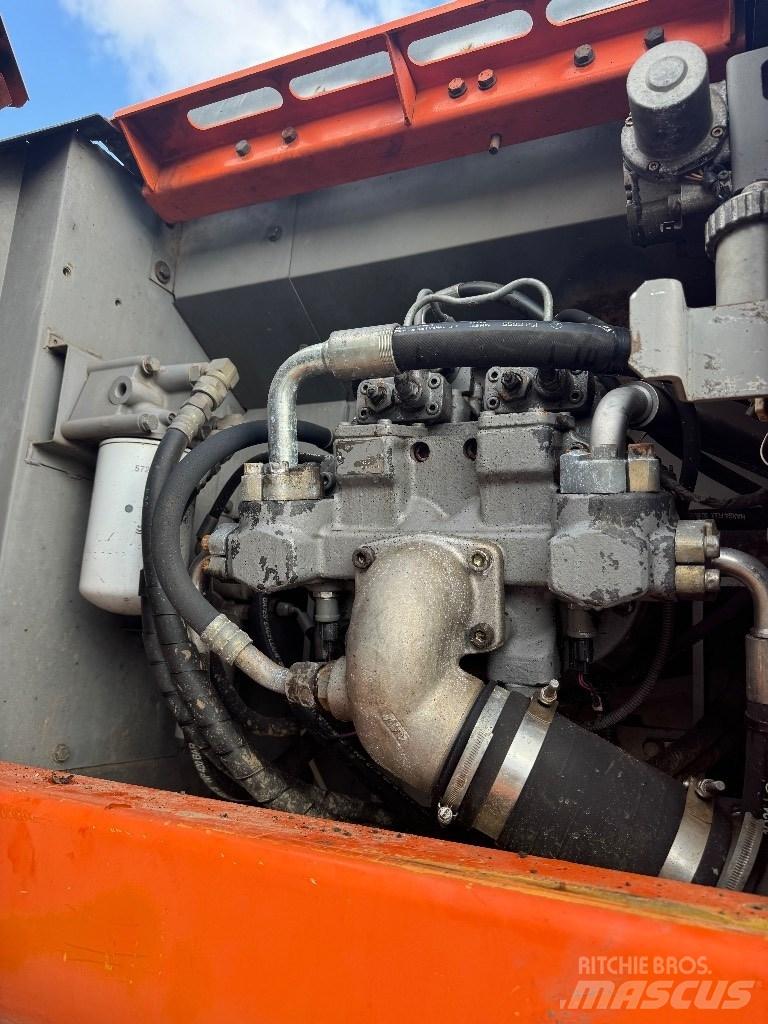 Hitachi ZX 210 Telakaivukoneet
