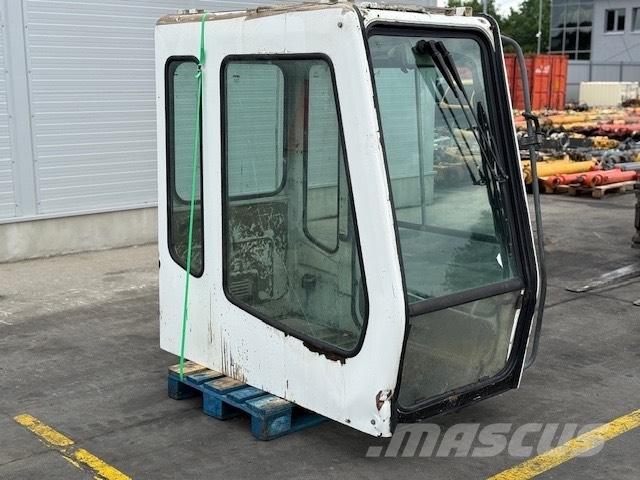Liebherr CAB SERIE B Ohjaamo ja sisusta