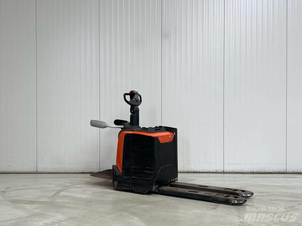 BT LPE250 Lavansiirtotrukit ajotasolla