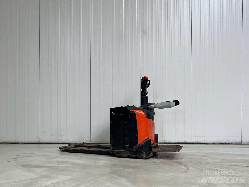 BT LPE250 Lavansiirtotrukit ajotasolla