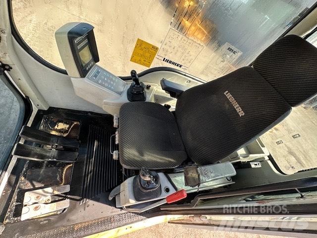 Liebherr R 914 C CAB Ohjaamo ja sisusta