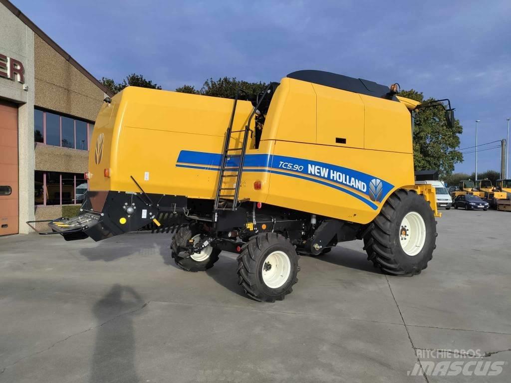 New Holland TC 5.90 Leikkuupuimurit