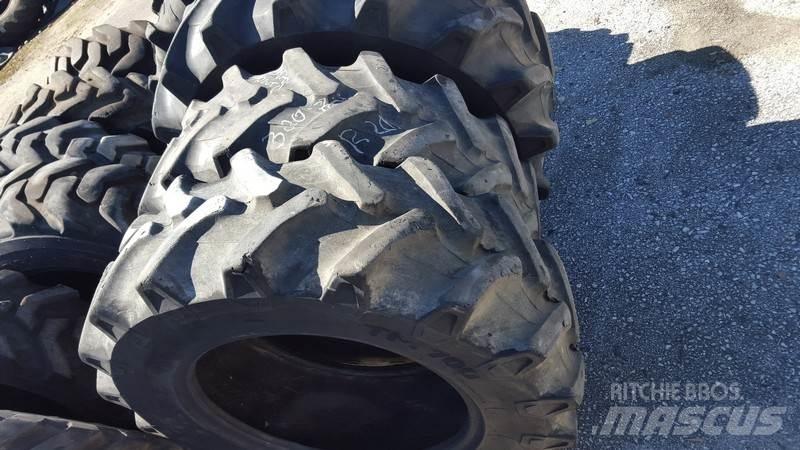  Pneus 300/70R20 Renkaat ja vanteet
