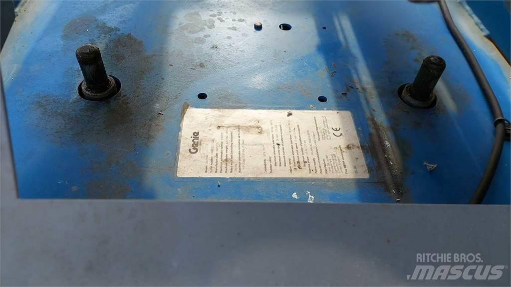 Genie GS2046 Saksilavat