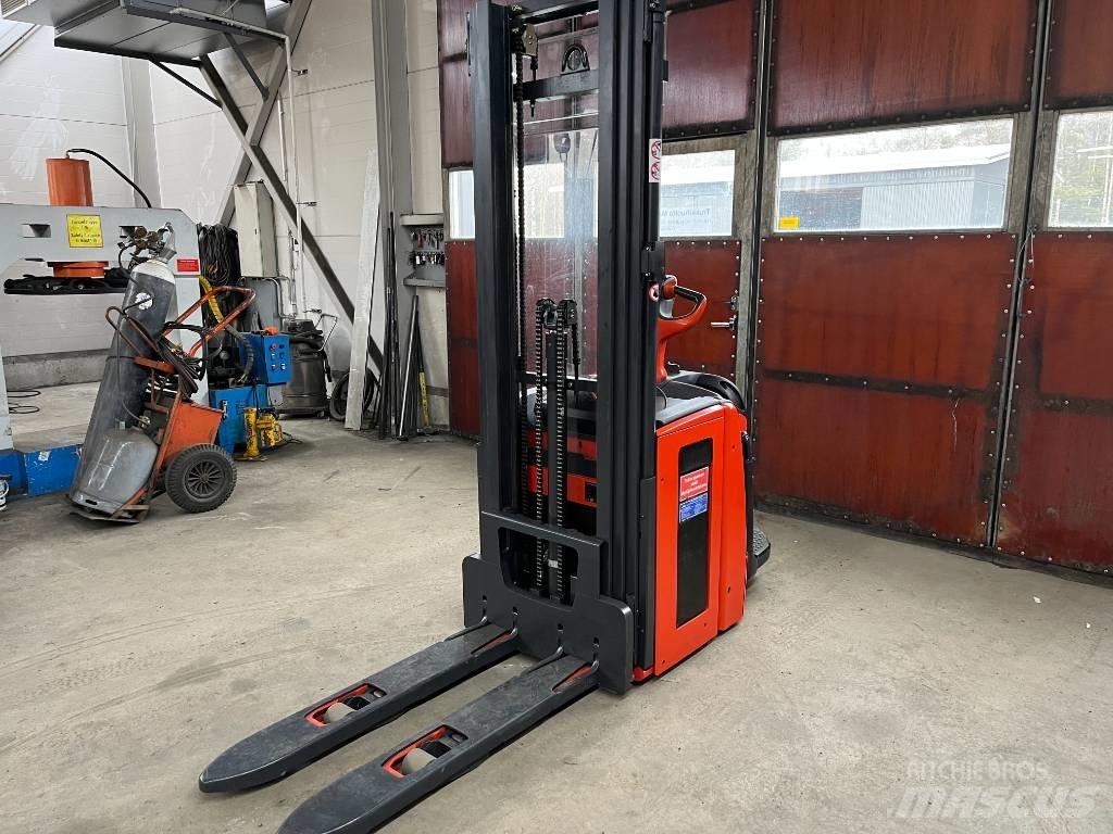 Linde L14AP Ajettavat pinoamisvaunut