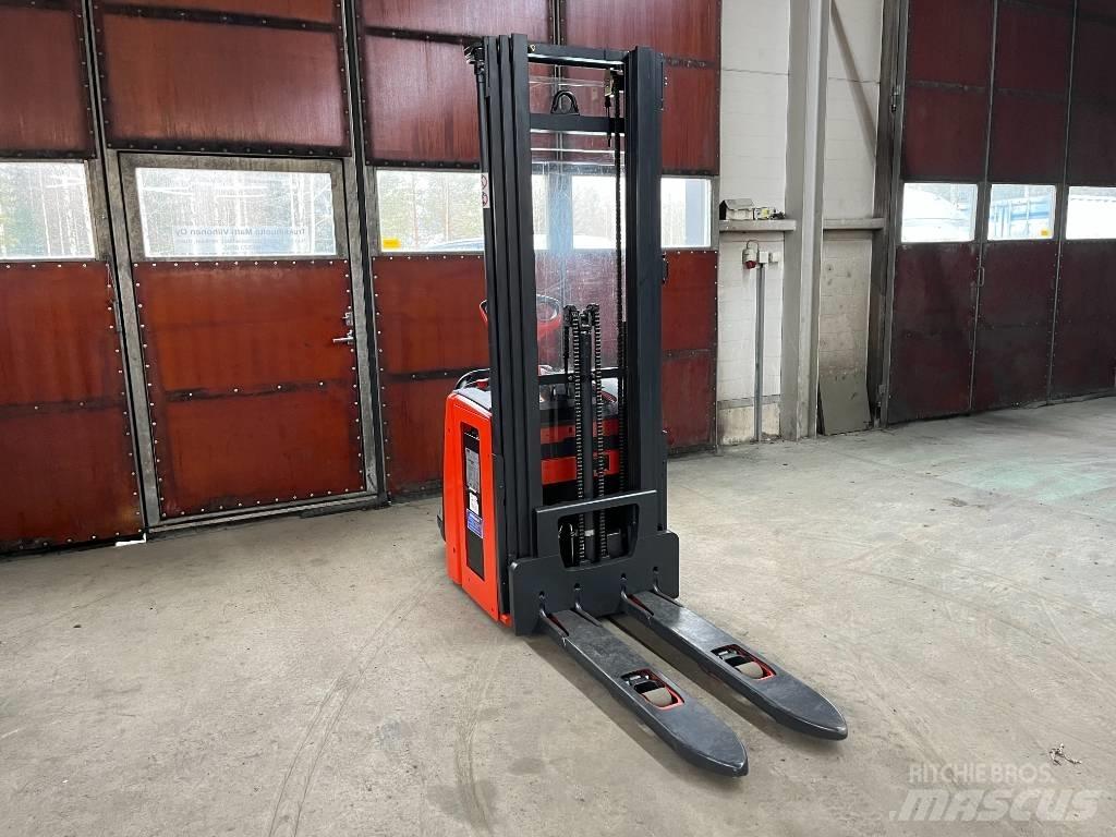 Linde L14AP Ajettavat pinoamisvaunut