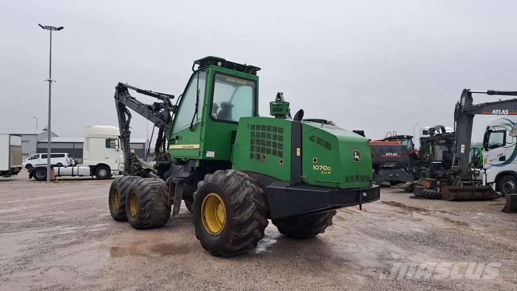 John Deere 1070 D Harvesterit