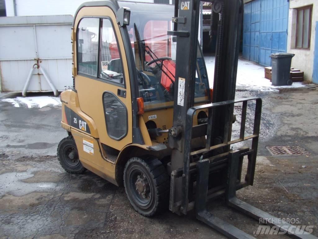 CAT lift truck DP25N Dieseltrukit