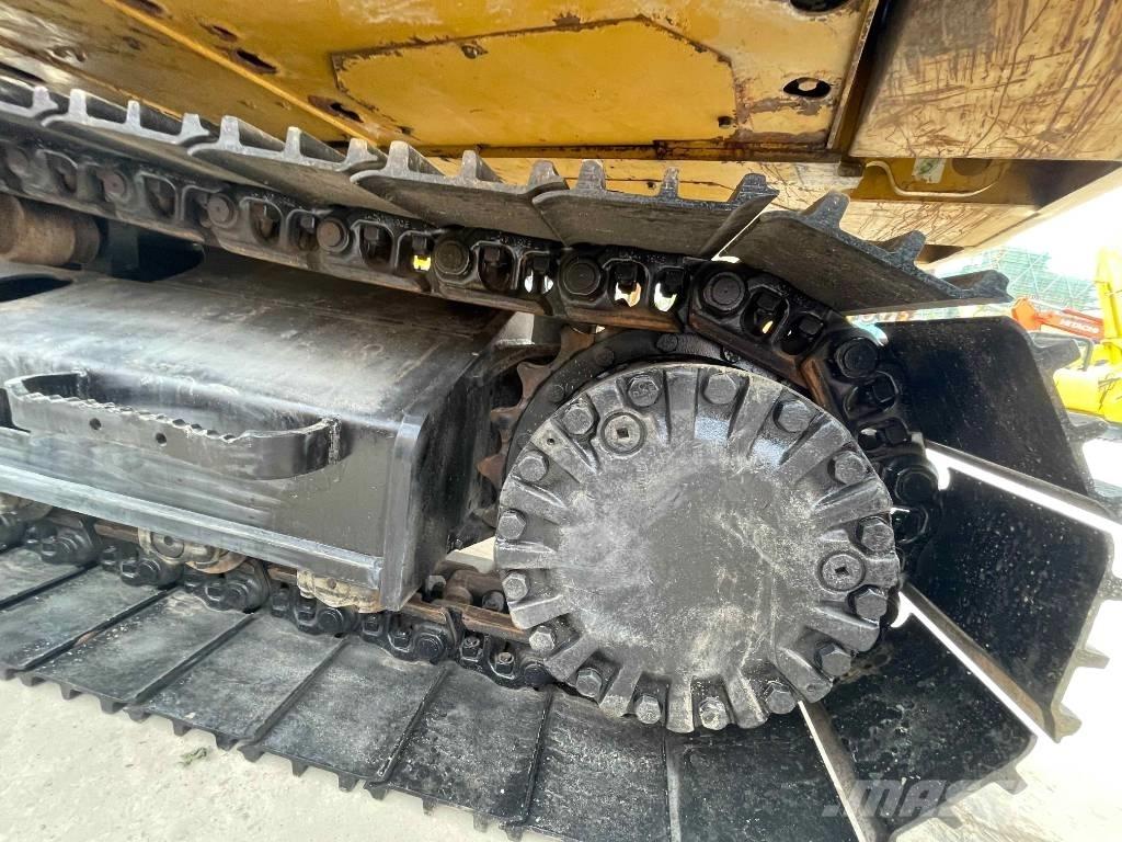 CAT 323 D Telakaivukoneet