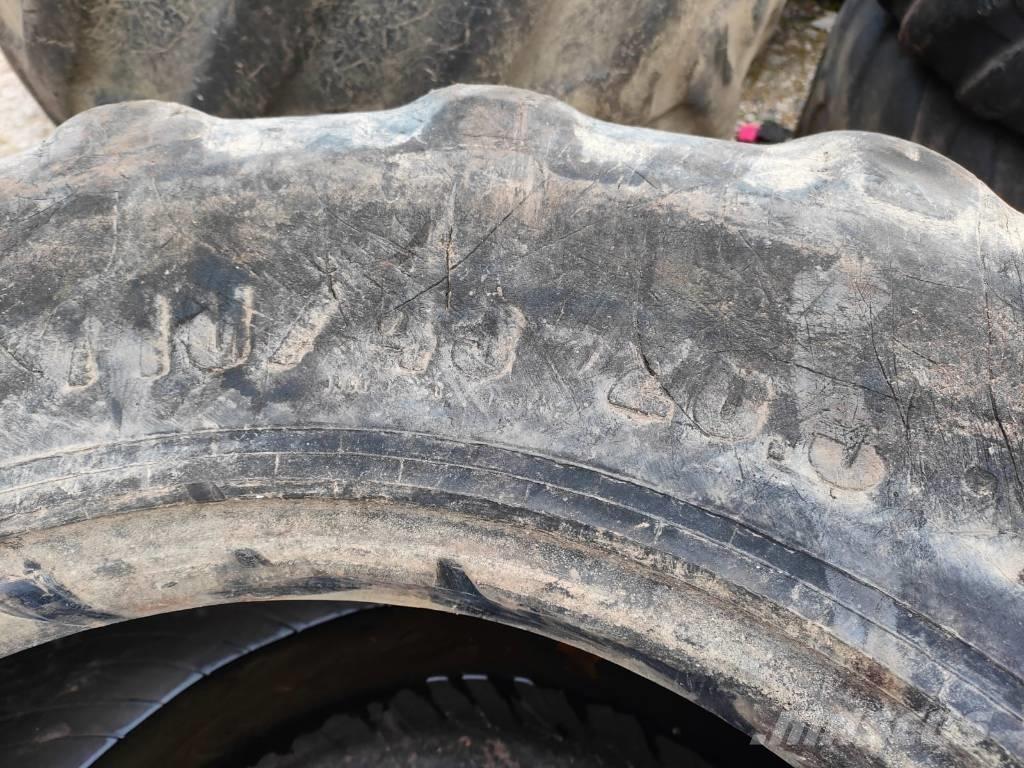 Nokian 710/45-26.5 Renkaat ja vanteet