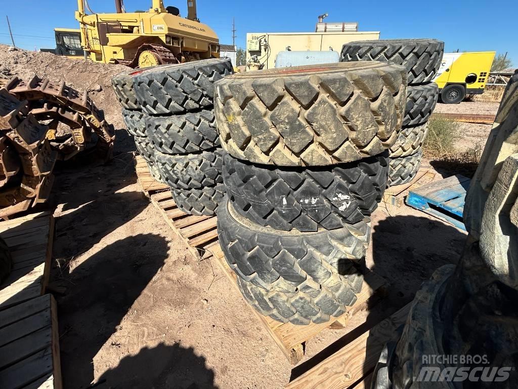 Bobcat 12x16.5 Tires Renkaat ja vanteet