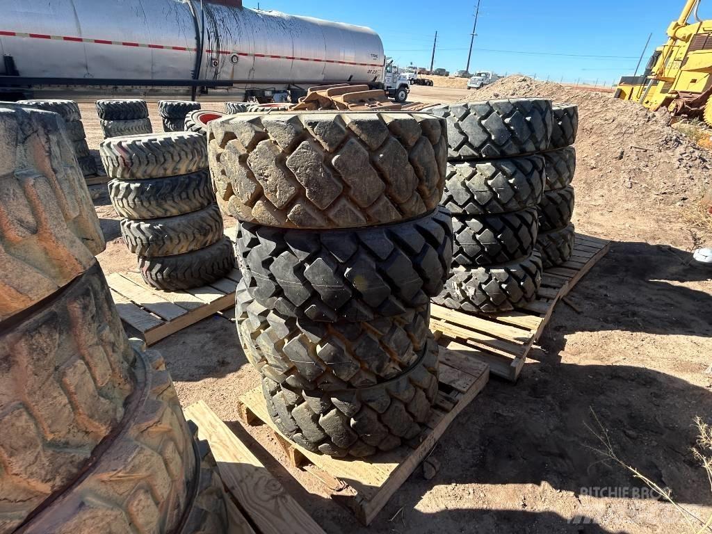 Bobcat 12x16.5 Tires Renkaat ja vanteet