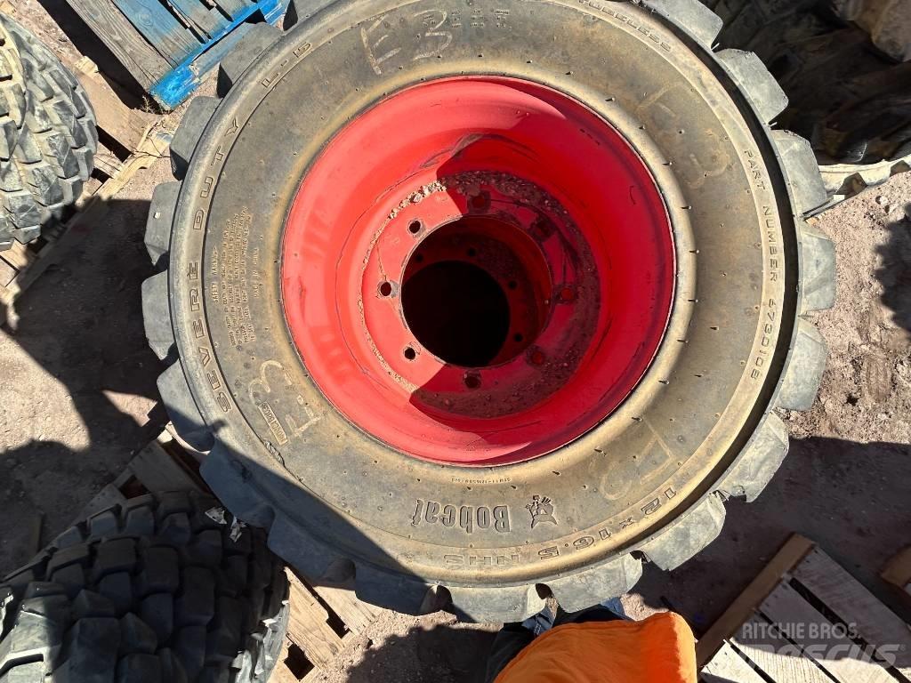 Bobcat 12x16.5 Tires Renkaat ja vanteet