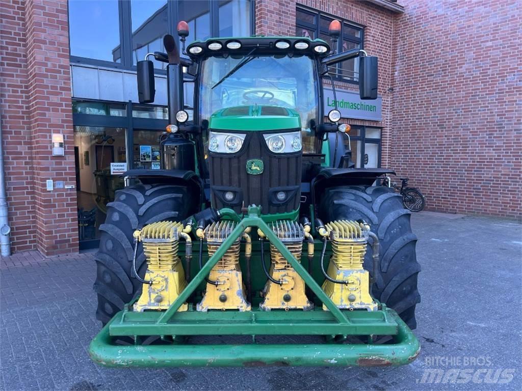 John Deere 6215R Traktorit