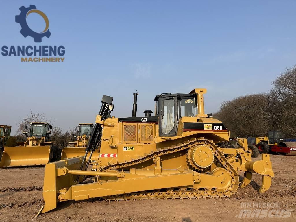 CAT D8R Telaketjupuskutraktorit