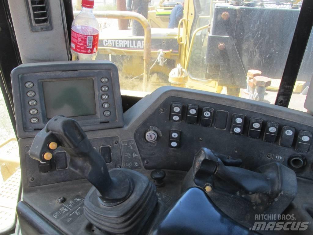 CAT D 9 T Telaketjupuskutraktorit