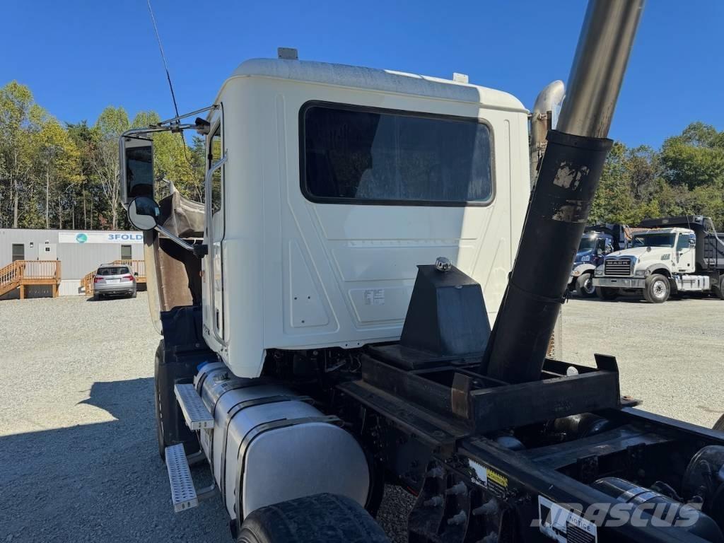 Mack GU713 Sora- ja kippiautot