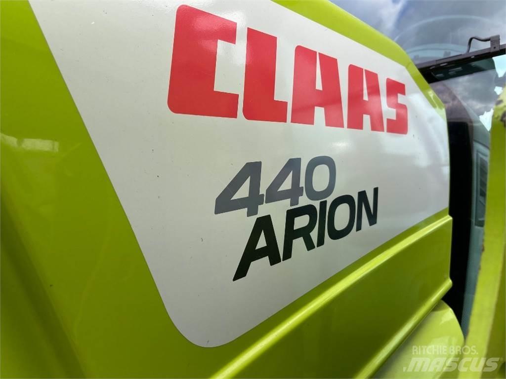 CLAAS Arion 440 Traktorit