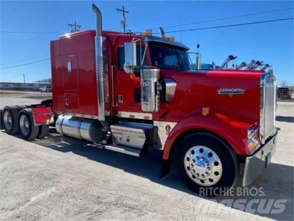 Kenworth W900L Vetopöytäautot