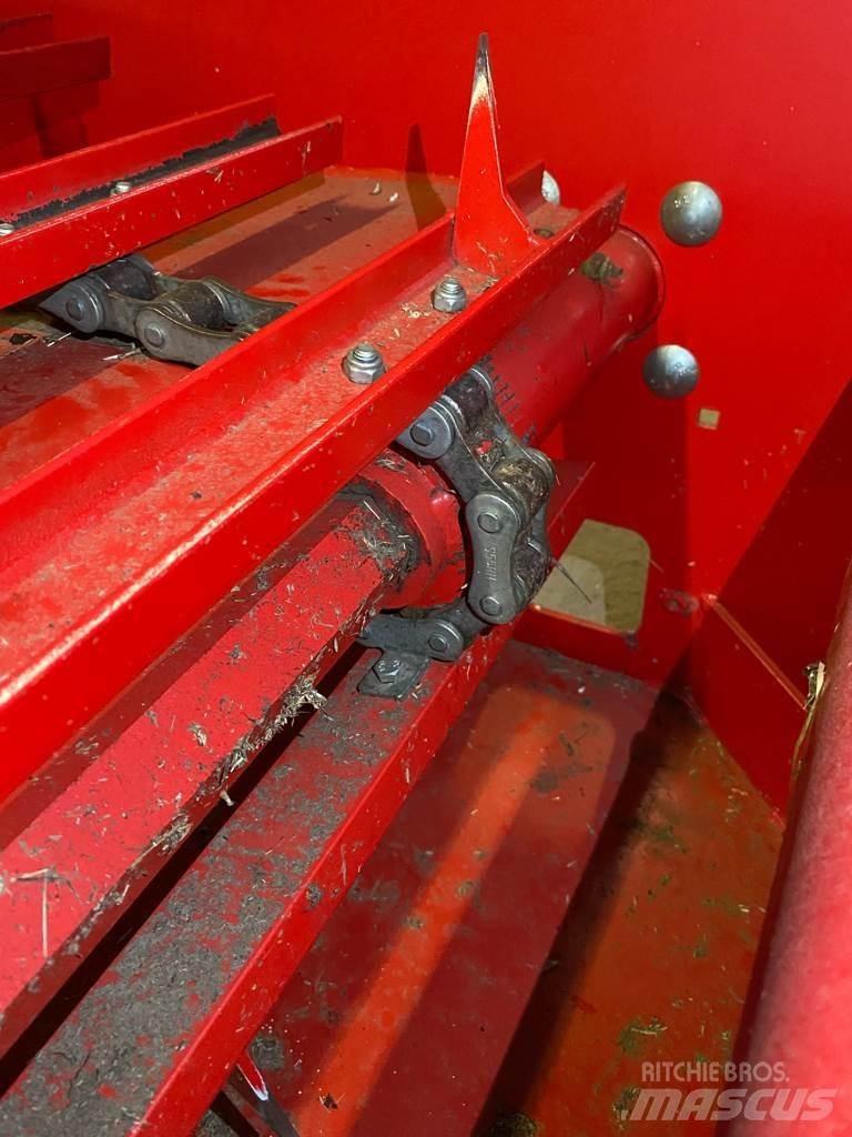 Silofarmer DB18 Paalinkäsittelykoneet