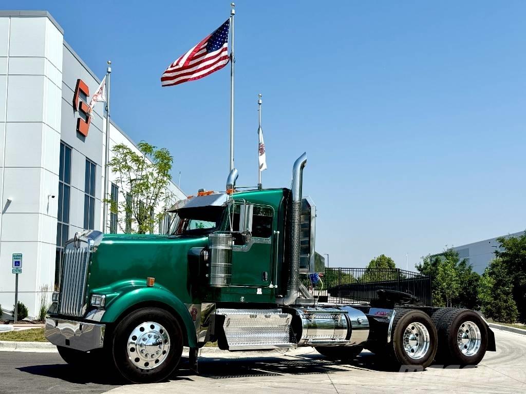 Kenworth W 900 Vetopöytäautot