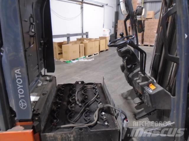 Toyota 8FBE20U Ajettavat pinoamisvaunut