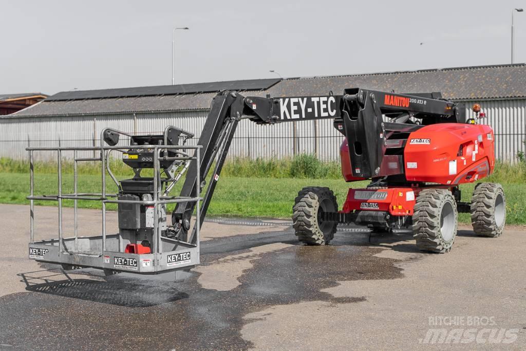 Manitou 200 ATJ e Kuukulkijat