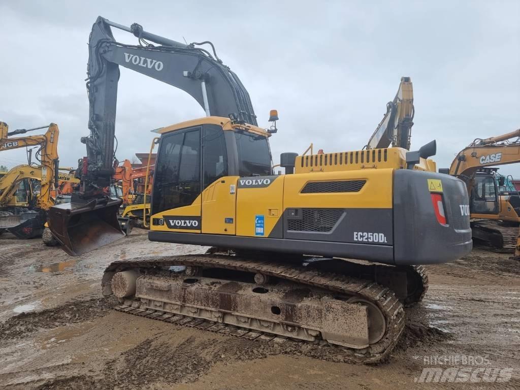 Volvo EC 250 D L Telakaivukoneet