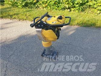 Bomag BT 65 Tärylevyt