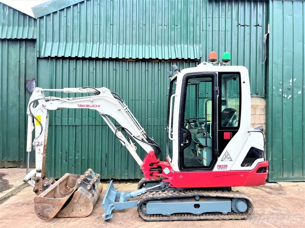 Takeuchi TB225 Minikaivukoneet < 7t